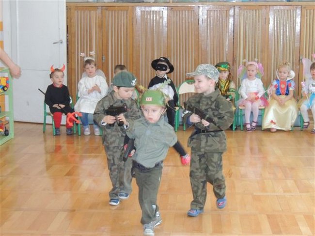 Kreatywne zabawy przedszkolaków - zdjęcia