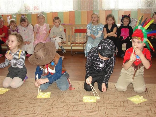 Kreatywne zabawy przedszkolaków - zdjęcia