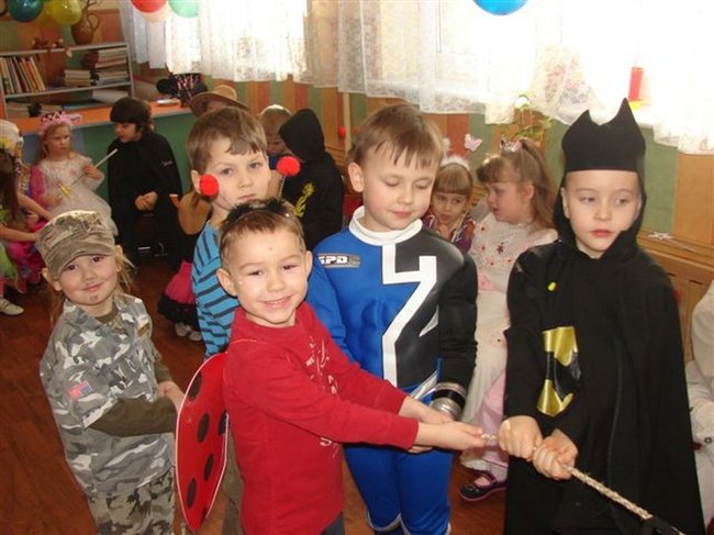 Kreatywne zabawy przedszkolaków - zdjęcia
