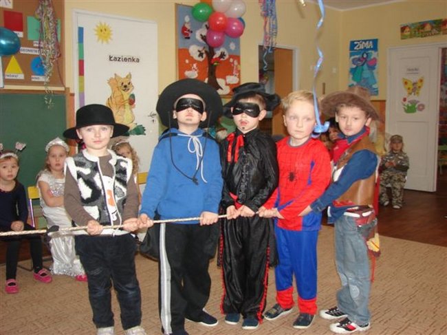 Kreatywne zabawy przedszkolaków - zdjęcia