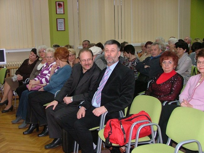 Klimatyczny recital w bibliotece - zdjęcia
