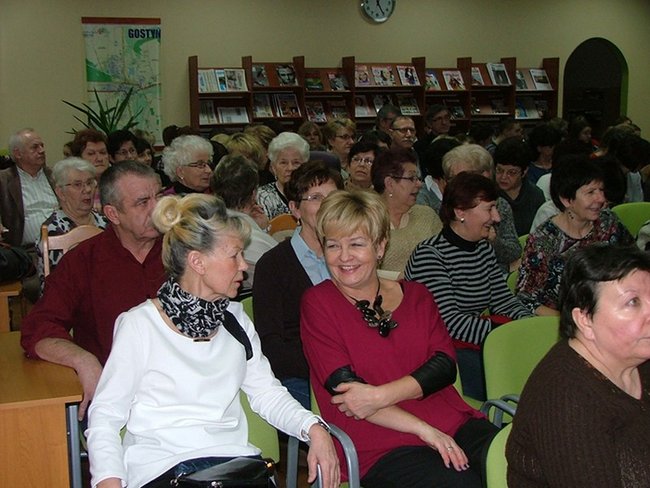 Klimatyczny recital w bibliotece - zdjęcia
