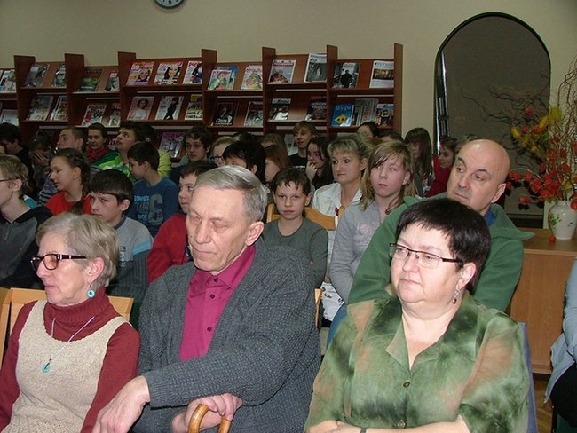 Klimatyczny recital w bibliotece - zdjęcia