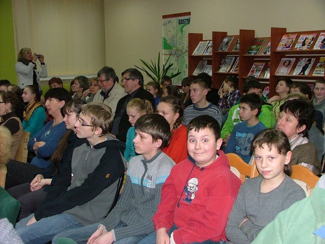 Klimatyczny recital w bibliotece - zdjęcia