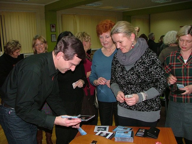 Klimatyczny recital w bibliotece - zdjęcia