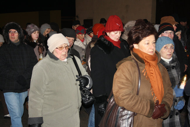 Tłumy podążyły za krzyżem - fotorelacja
