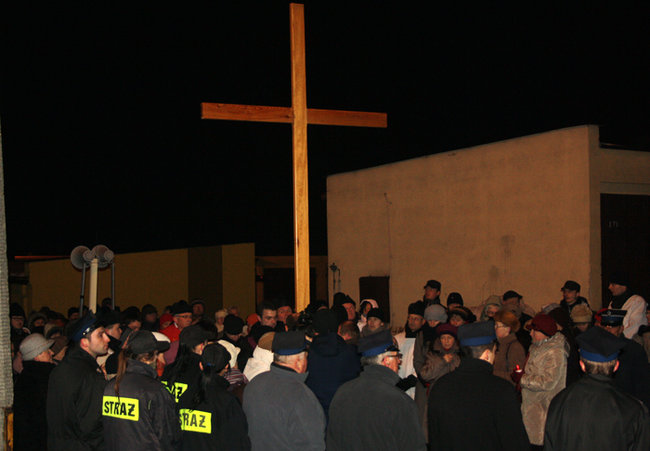 Tłumy podążyły za krzyżem - fotorelacja