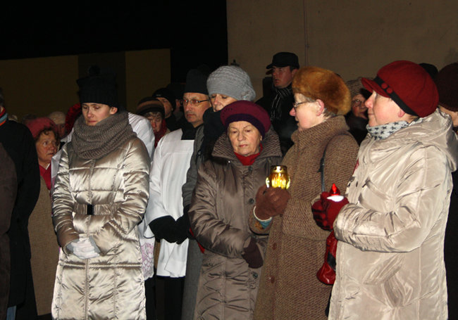 Tłumy podążyły za krzyżem - fotorelacja