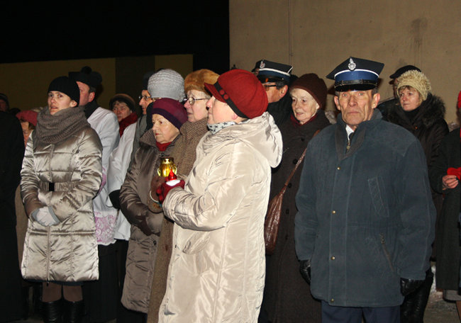 Tłumy podążyły za krzyżem - fotorelacja