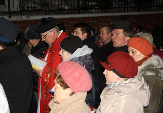 Tłumy podążyły za krzyżem - fotorelacja