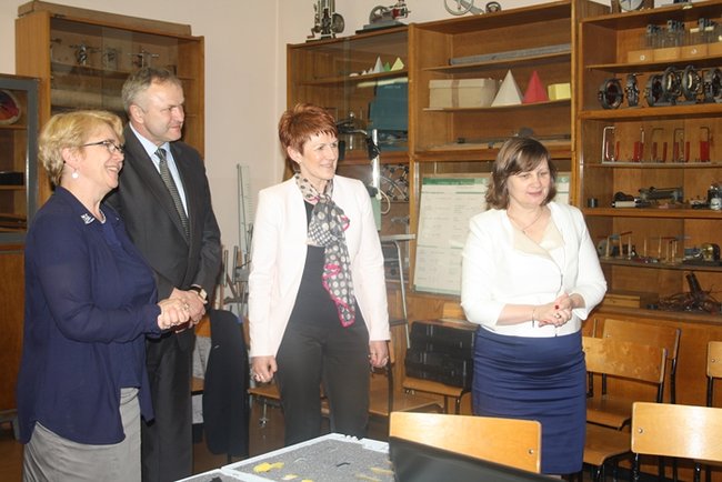 Pełne szkoły w sobotnią noc - zdjęcia