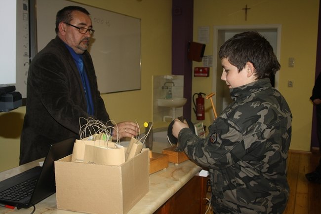 Pełne szkoły w sobotnią noc - zdjęcia