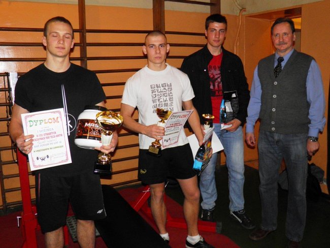 Prawie dwieście kilo na klatę - zdjęcia