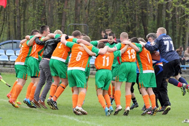 Lider na kolanach!  - zdjęcia