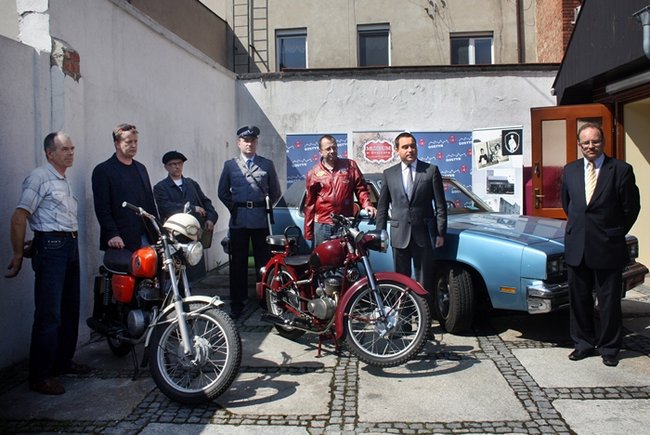 Przygotowani do nocnej jazdy - zdjęcia