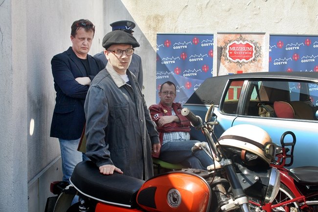 Przygotowani do nocnej jazdy - zdjęcia