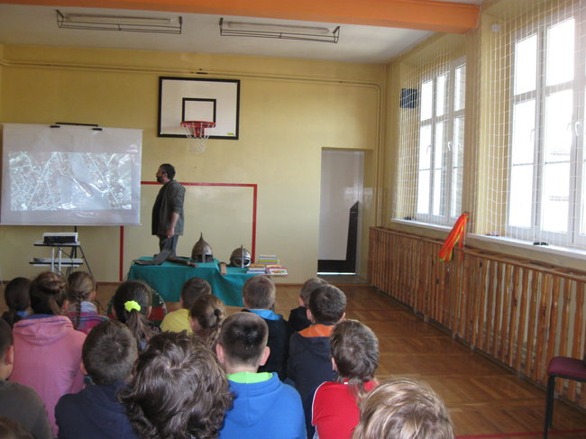 Z toporem do uczniów - zdjęcia