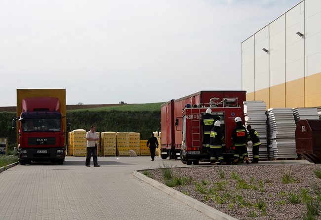Symulowany pożar w fabryce styropianu - zdjęcia+film