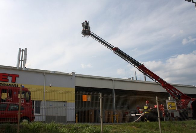 Symulowany pożar w fabryce styropianu - zdjęcia+film