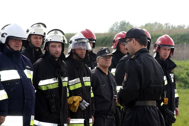 Symulowany pożar w fabryce styropianu - zdjęcia+film