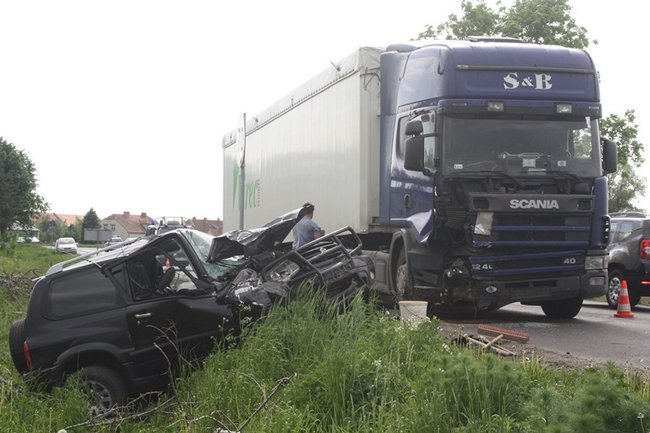 Na czołówkę z tirem - zdjęcia