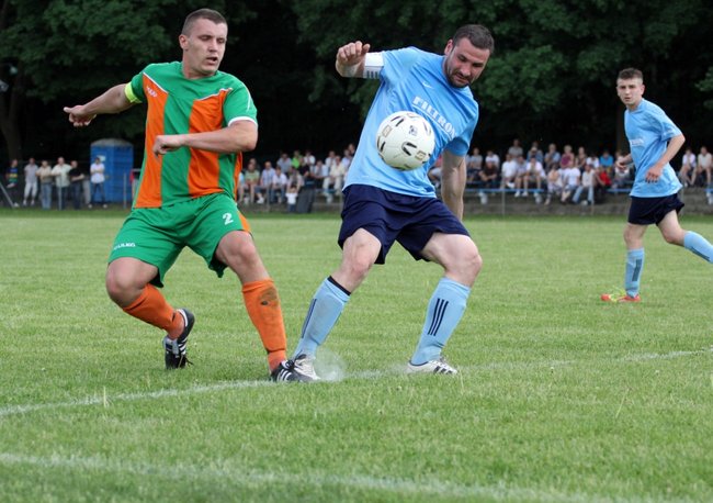 Kapitan wyrzucony z boiska - zdjęcia