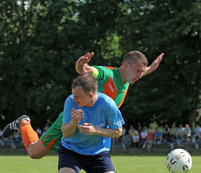 Kapitan wyrzucony z boiska - zdjęcia