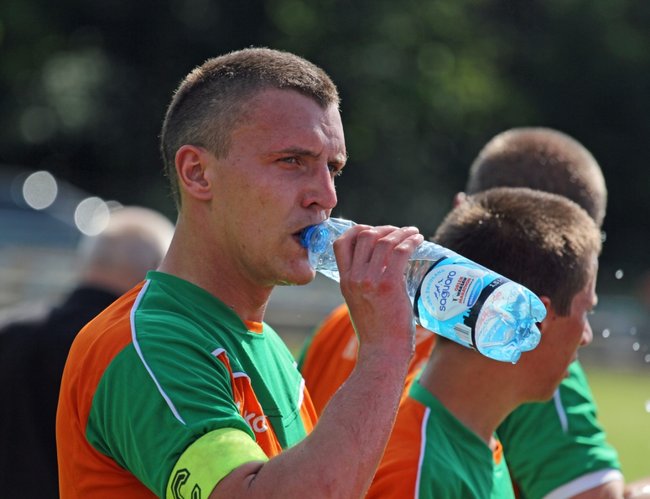 Kapitan wyrzucony z boiska - zdjęcia