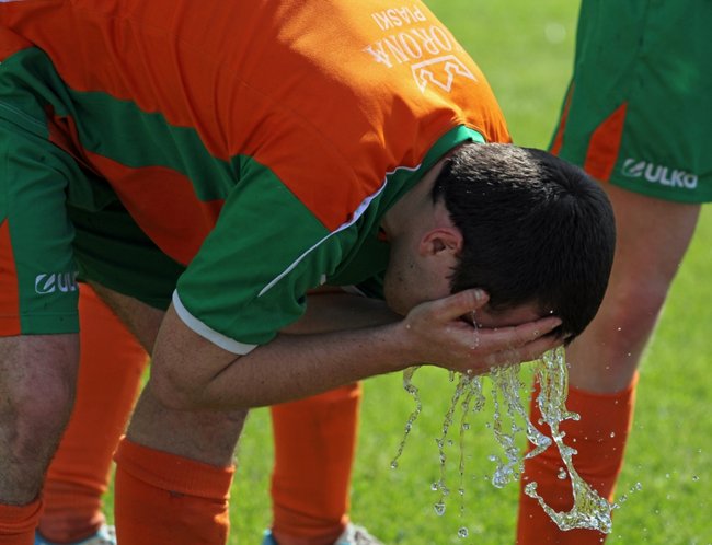 Kapitan wyrzucony z boiska - zdjęcia