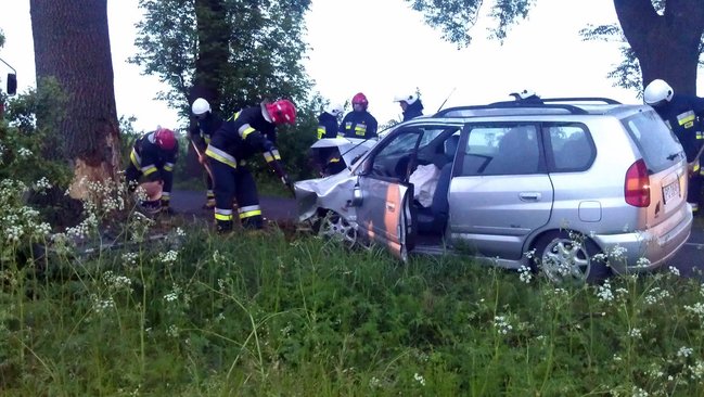 Sięgając po komórkę - zdjęcia