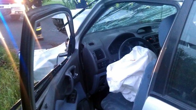 Sięgając po komórkę - zdjęcia