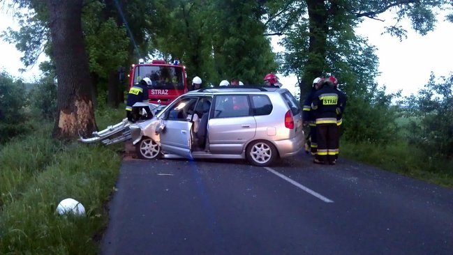 Sięgając po komórkę - zdjęcia