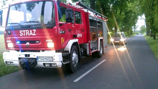 Sięgając po komórkę - zdjęcia