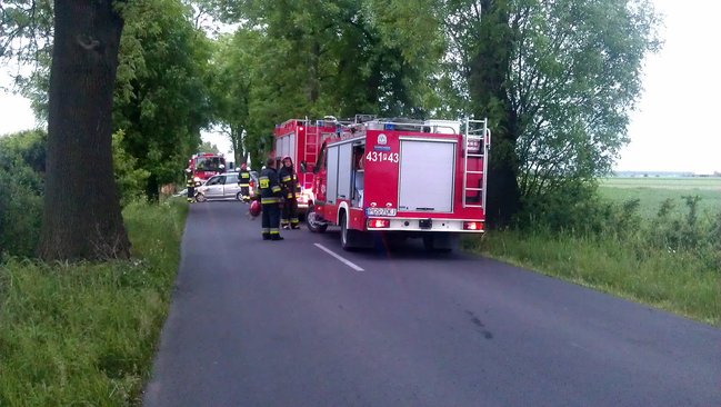 Sięgając po komórkę - zdjęcia