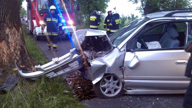 Sięgając po komórkę - zdjęcia