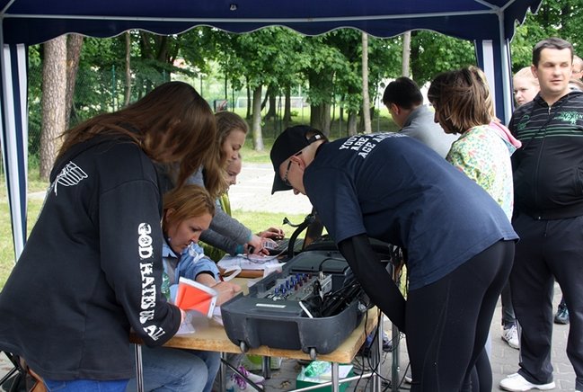 Pobiegli z dala od bomb - zdjęcia