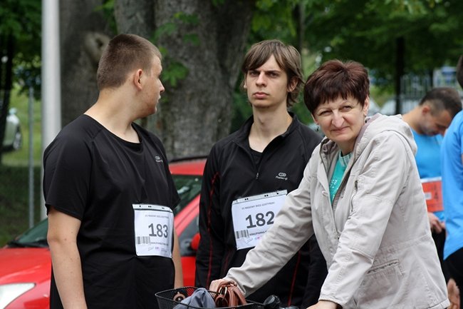 Pobiegli z dala od bomb - zdjęcia