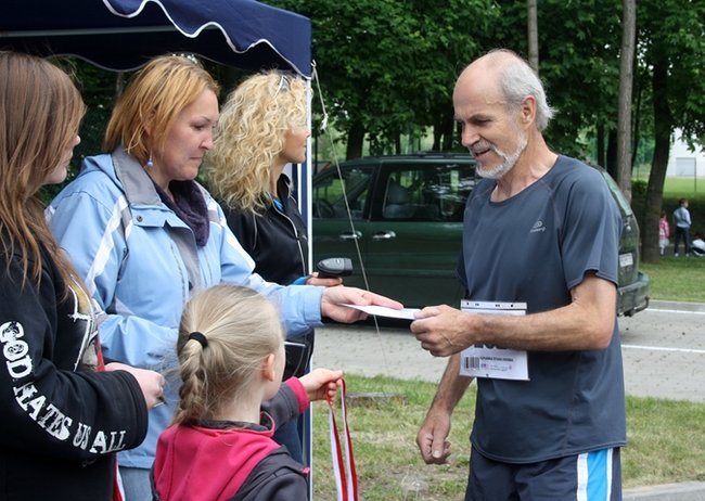 Pobiegli z dala od bomb - zdjęcia