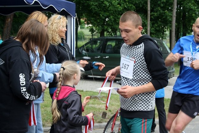 Pobiegli z dala od bomb - zdjęcia