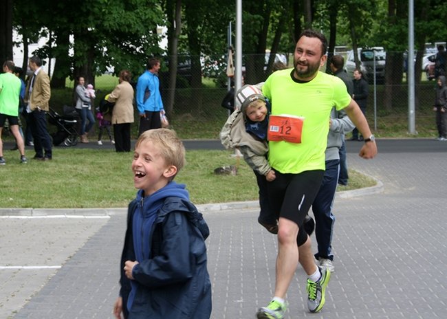 Pobiegli z dala od bomb - zdjęcia