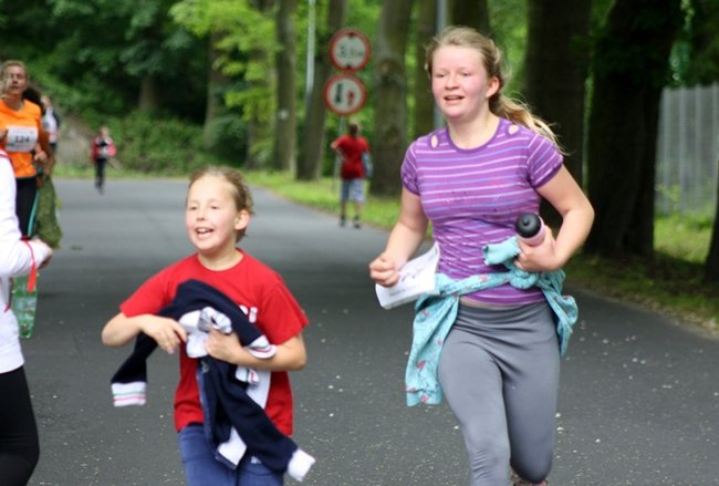 Pobiegli z dala od bomb - zdjęcia