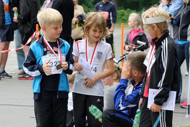 Pobiegli z dala od bomb - zdjęcia