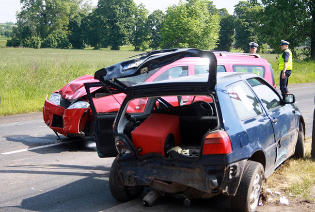 Zderzyły się dwa samochody - zdjęcia