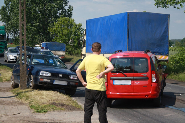 Zderzyły się dwa samochody - zdjęcia