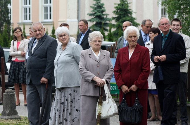 Wyszli z Eucharystią na Rynek - zdjęcia