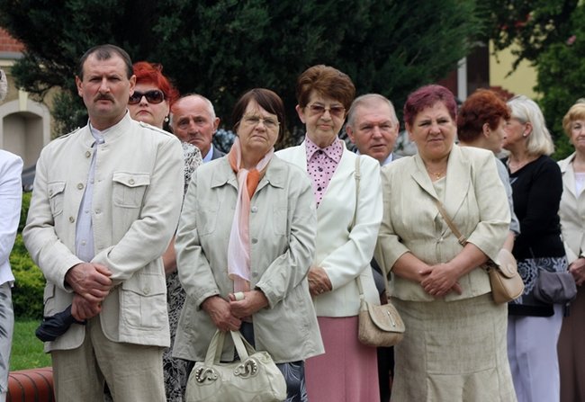 Wyszli z Eucharystią na Rynek - zdjęcia