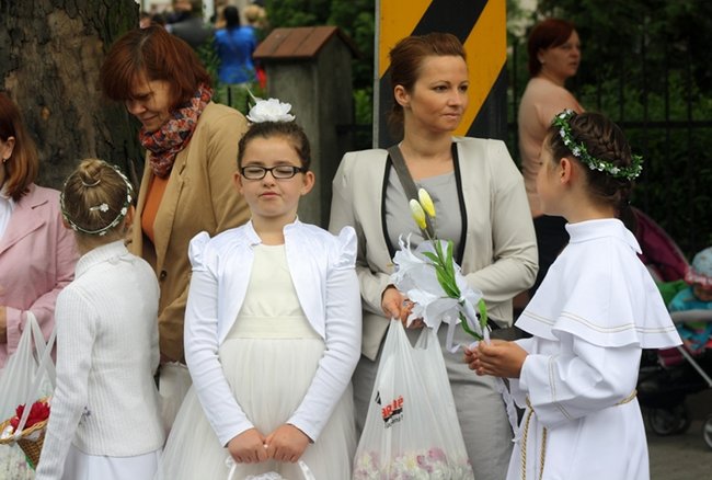 Wyszli z Eucharystią na Rynek - zdjęcia