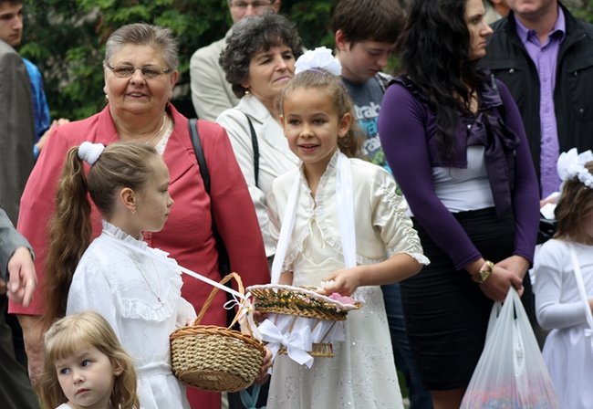 Wyszli z Eucharystią na Rynek - zdjęcia