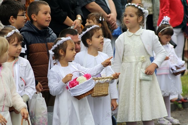 Wyszli z Eucharystią na Rynek - zdjęcia