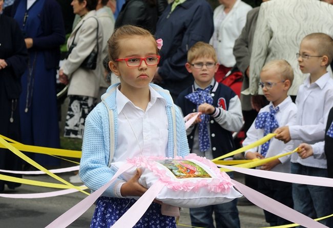 Wyszli z Eucharystią na Rynek - zdjęcia